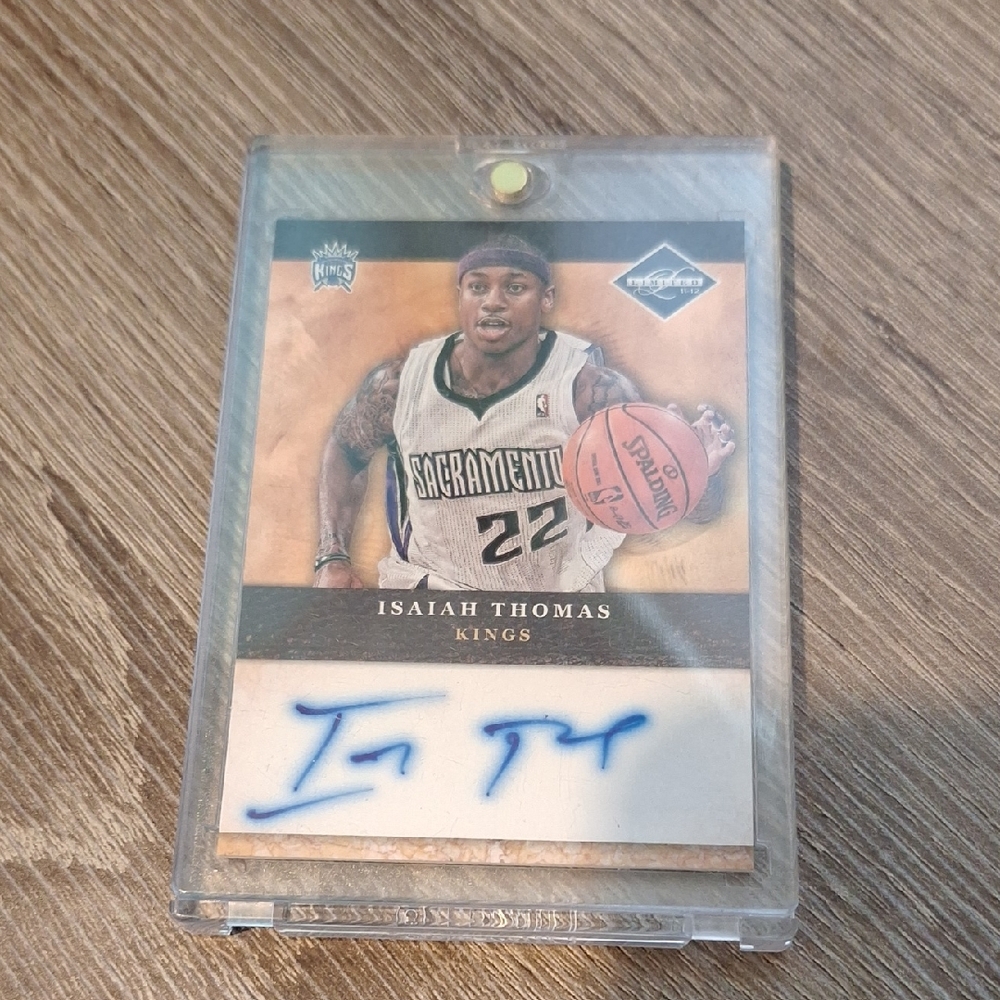 Isaiah Thomas Sacramento Kings Signature Rookie Card